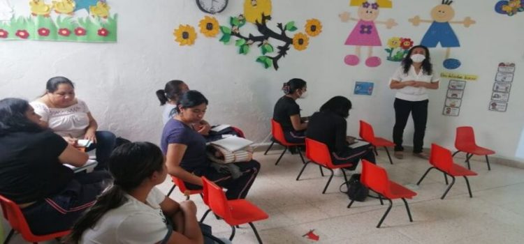 Capacitan a maestros de CAIC en Tulancingo