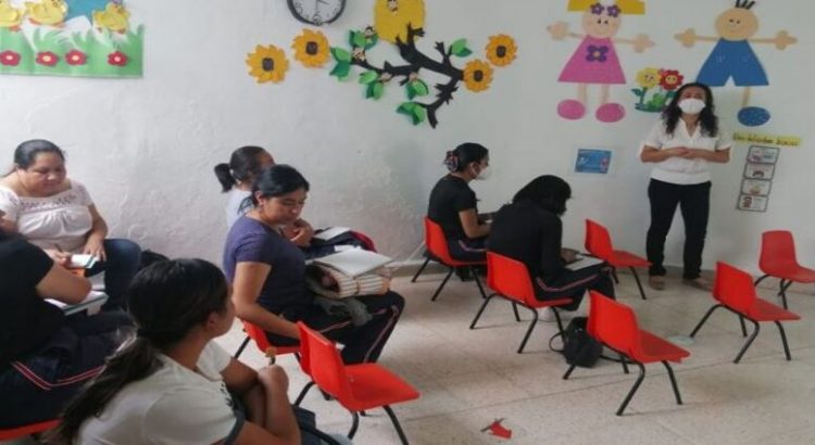 Capacitan a maestros de CAIC en Tulancingo