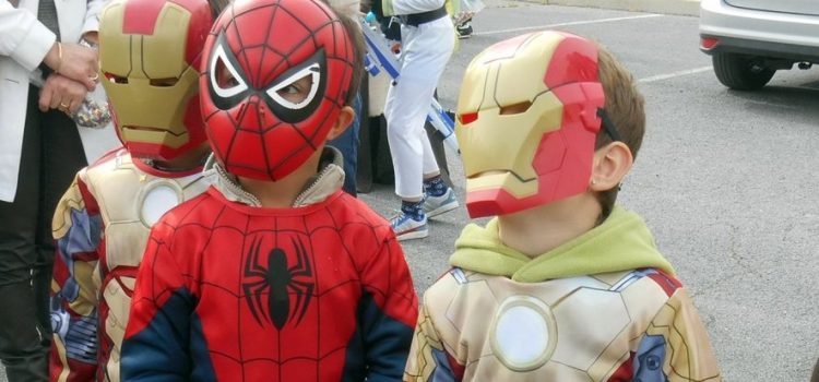 Niños en Tulancingo reciben vacuna covid disfrazados de Beto y Hombre Araña