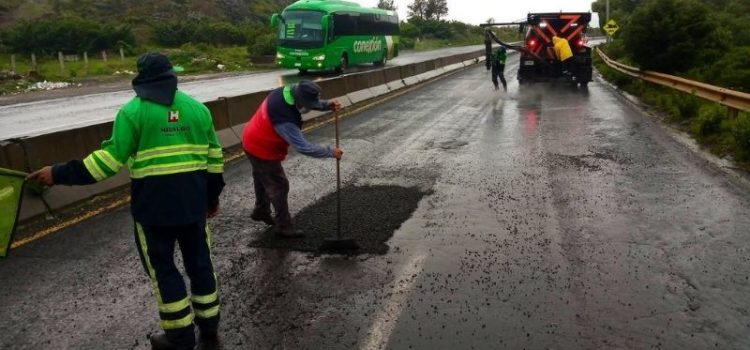 Urgen conductores a reparar carretera Tulancingo-Cuautepec