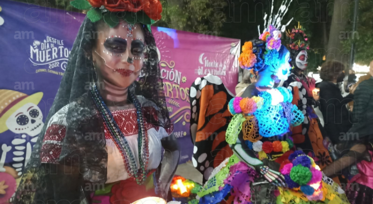 Acuden más de 8 mil personas a primer desfile de catrinas en Tulancingo