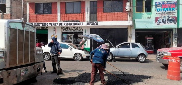 Continúan labor de bacheo en Tulancingo