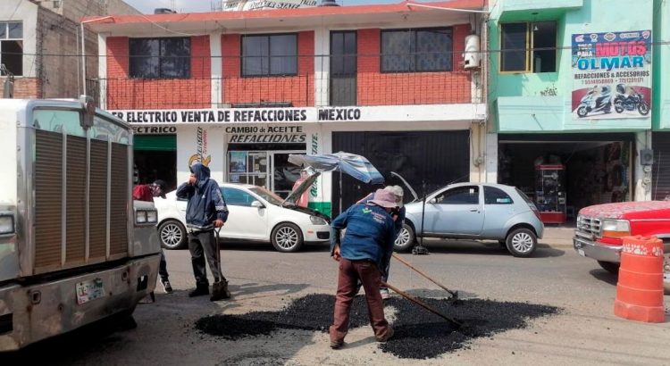 Continúan labor de bacheo en Tulancingo