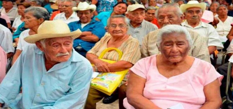 En Hidalgo, más de 20 mil adultos mayores esperan pago de pensión