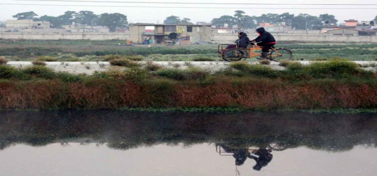 Hallan cadáver en canal de aguas negras de Hidalgo