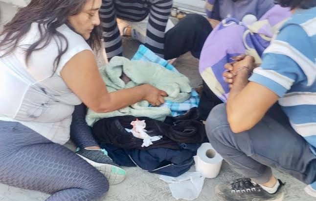 Mujer da a luz camino al hospital, en Tulancingo