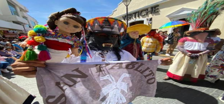 Más de mil personas participaron en el desfile de Hidalgo