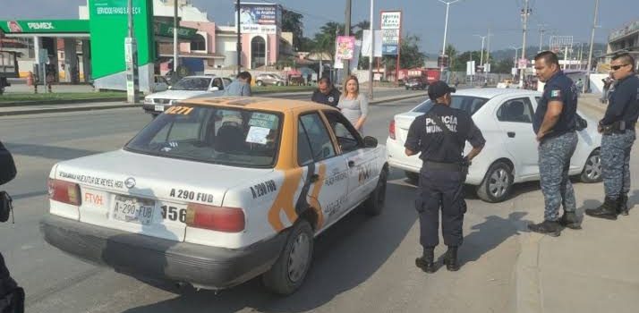 Recuperan taxi robado en Tulancingo