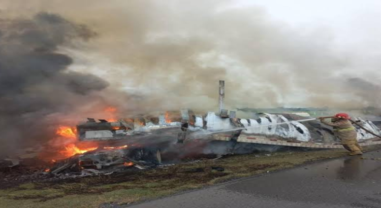 Mueren 13 personas tras accidente e incendio en carretera Hidalgo