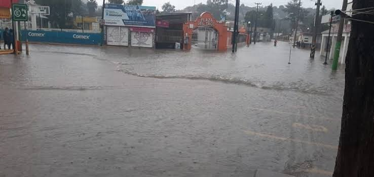 Se inundan calles de Tula, Hidalgo, por lluvia