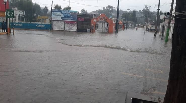 Se inundan calles de Tula, Hidalgo, por lluvia