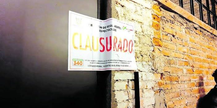 Clausuran cafetería por vender alcohol a menores de edad en Tulancingo