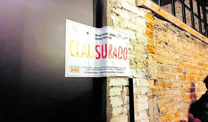 Clausuran cafetería por vender alcohol a menores de edad en Tulancingo