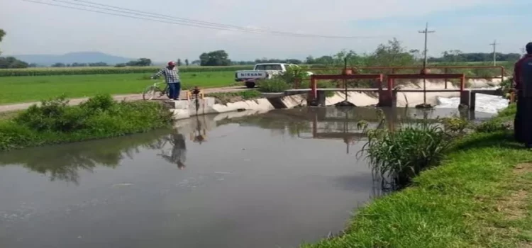 Localizan feto en canal de aguas negras en Hidalgo