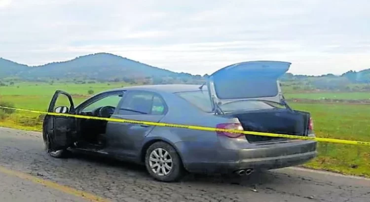 Localizan en cajuela de auto, cuerpo de mujer sin vida en Hidalgo