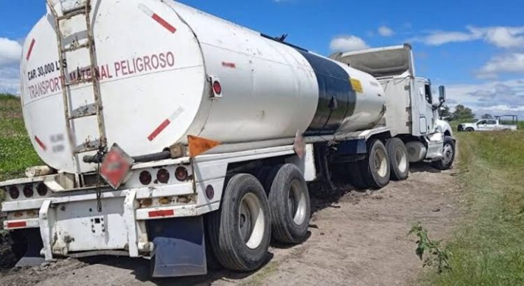 Recuperan dos tractocamiones y huachicol en Hidalgo