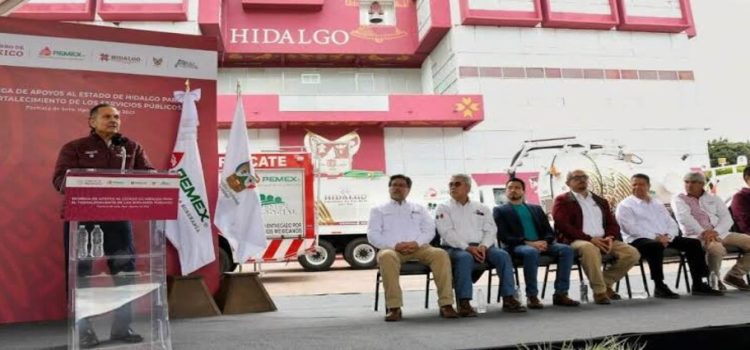 Pemex entrega vehículos para servicios públicos en Hidalgo