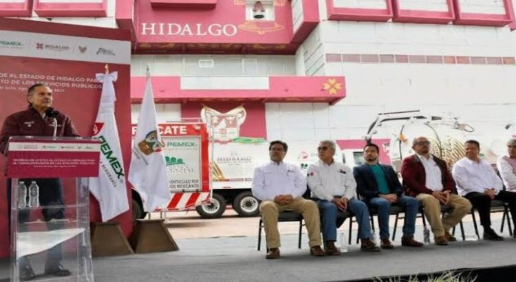 Pemex entrega vehículos para servicios públicos en Hidalgo