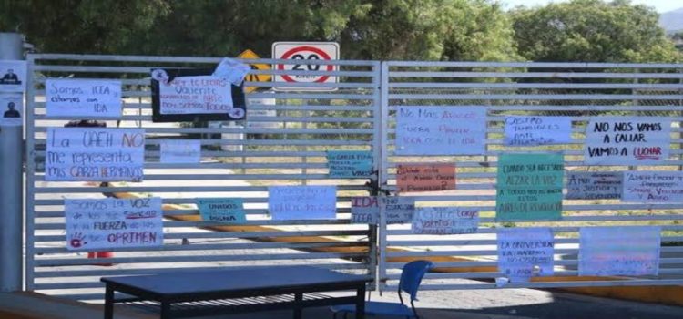 Estudiantes piden al gobernador mediar en conflicto de universidad de Hidalgo