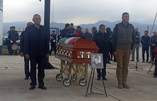 Rinden homenaje a policía caído en cumplimiento de su deber en Tulancingo