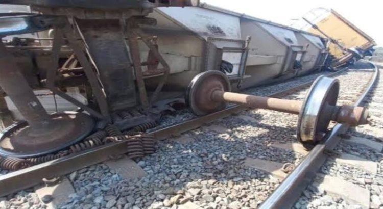 Hombres armados descarrilan tren en Tepetitlán, Hidalgo