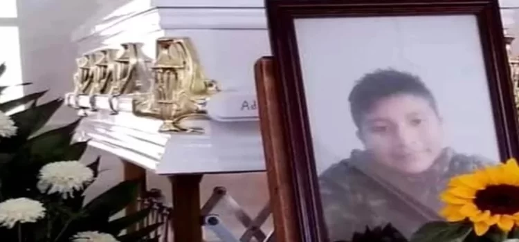 Familiares y amigos despiden a Adriel, víctima de violencia escolar en Hidalgo