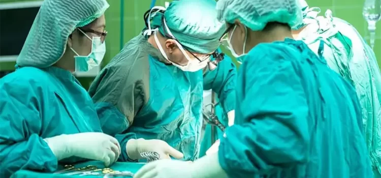 Organizan médicos chinos concurso para ver quién hace la mejor circuncisión