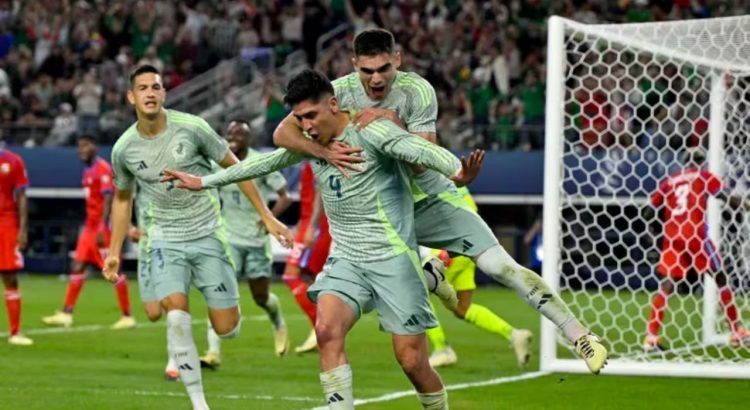 México golea y avanza a la final