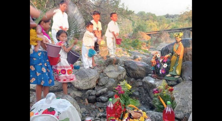 Ante severa sequía, niños realizan ritual para que llueva en Hidalgo