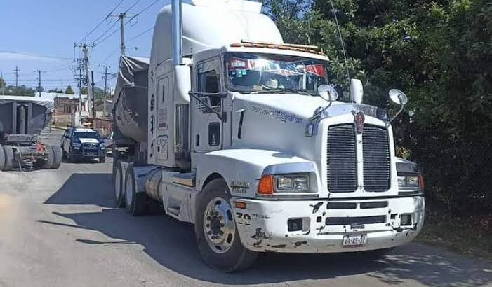 Hallan drogas y un tráiler robado en operativos de Tulancingo