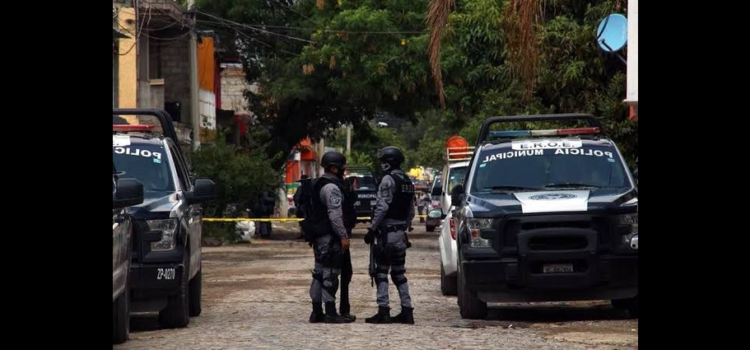 Iban por motocicleta robada y encuentran persona entambada