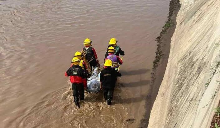 Rescatan cuerpo de hombre que cayó a un río en Tulancingo