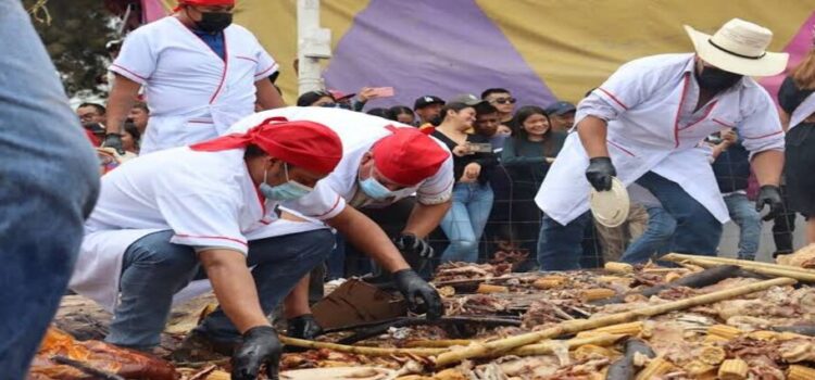 Destapan la barbacoa más grande de México, en Hidalgo