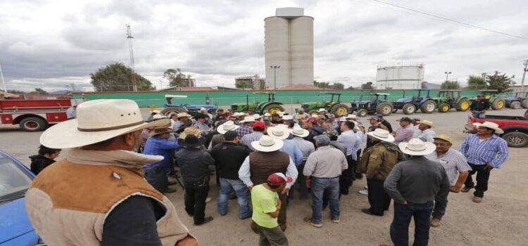 Cebaderos extienden a Hidalgo protestas contra cervecera; exigen pago justo por tonelada