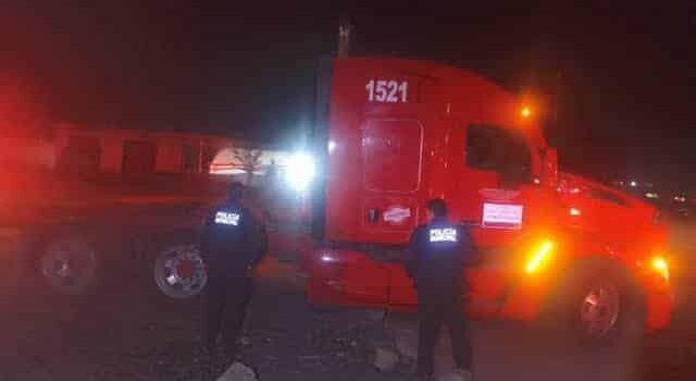 Intentan robar tráiler y secuestrar a chofer en Tulancingo