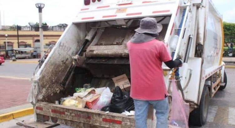 Recolectan 25 toneladas de basura en Mercado Hidalgo por fiestas de fin de año