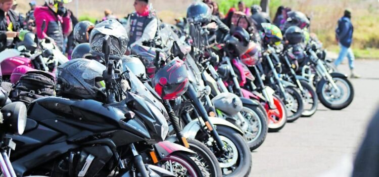 Multa de 630 pesos por conducir moto sin casco en Tulancingo