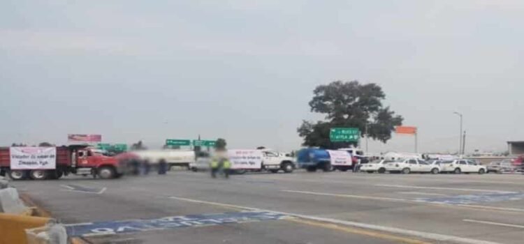 Gobierno de Hidalgo llama al diálogo a transportistas que bloquean vialidades