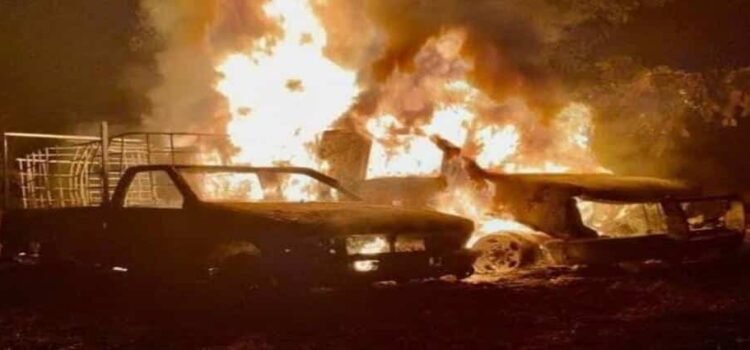 Explosión en Tula, Hidalgo por huachicol; arden dos camionetas con combustible robado