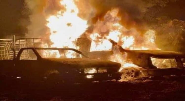 Explosión en Tula, Hidalgo por huachicol; arden dos camionetas con combustible robado