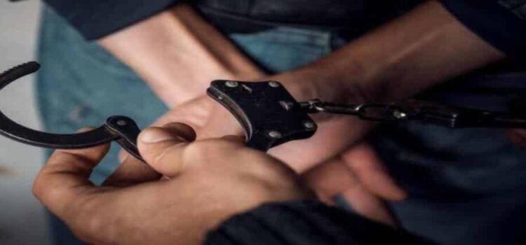 Detienen a mujer por presunta distribución de drogas en Hidalgo