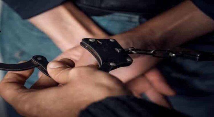 Detienen a mujer por presunta distribución de drogas en Hidalgo
