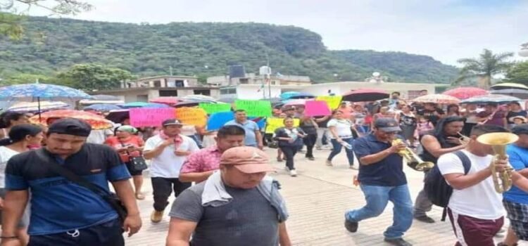 Pobladores de Hidalgo retienen a alcaldesa por recursos para su fiesta patronal