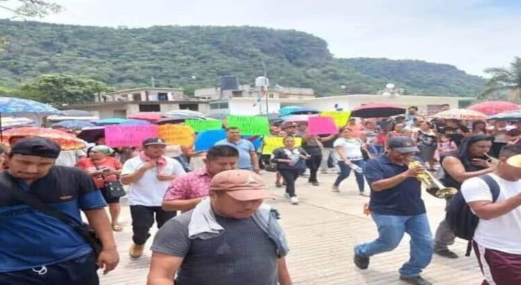 Pobladores de Hidalgo retienen a alcaldesa por recursos para su fiesta patronal