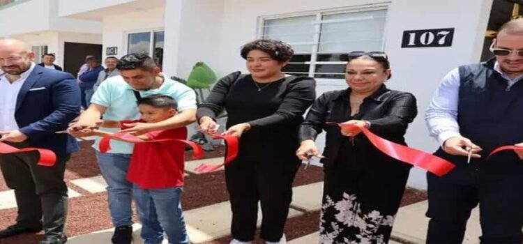 Mujer gana casa en rifa por Día de las Madres en Hidalgo; presidenta municipal se la quita por no ser mamá biológica