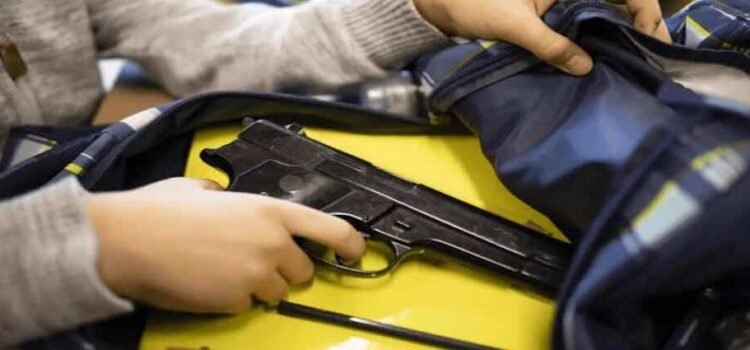 Estudiante amenaza con pistola a compañero en escuela de Hidalgo