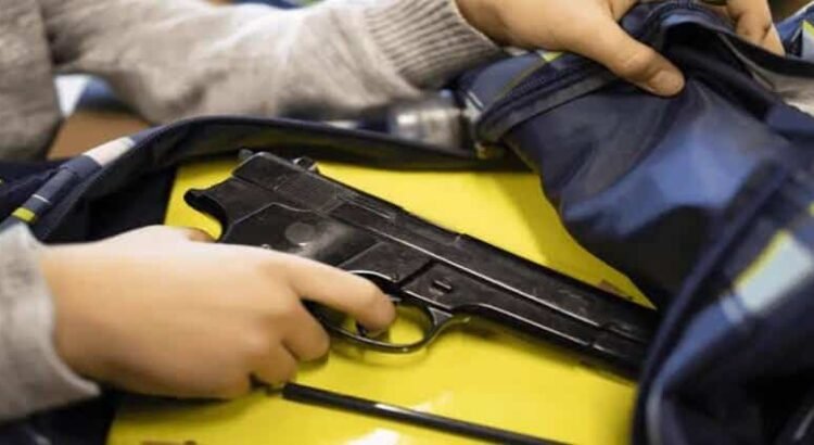 Estudiante amenaza con pistola a compañero en escuela de Hidalgo