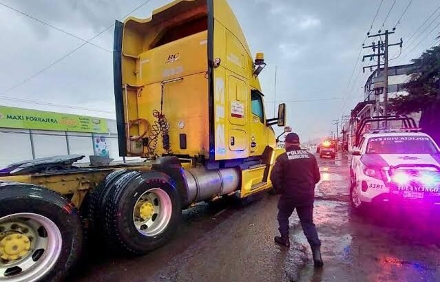 Recuperan tractocamión tras intento de robo en Tulancingo