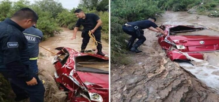 Buscan en Hidalgo conductor de automóvil arrastrado por inundaciones
