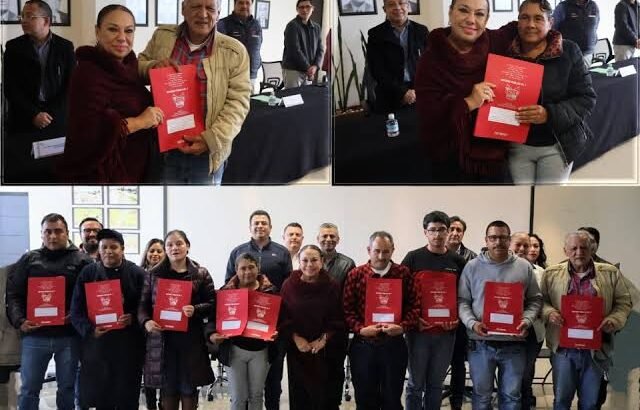 Entregan escrituras a vecinos de la colonia El Paraíso en Tulancingo
